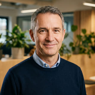 Zdjęcie profilowe przedstawiające Jamesa Mitchella, wskazanego jako dyrektor generalny w Zorza Rentura